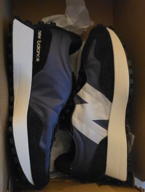 New Balance Women's 327 Shoes Size 5 WS327SFC.  Brand New Unworn With Box